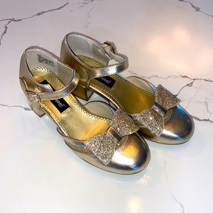 Rachel Shoes (Valeria). Size 3 in Gold/Metallic